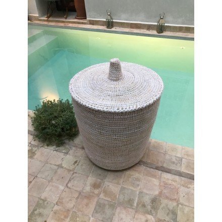 White embroidered basket size M