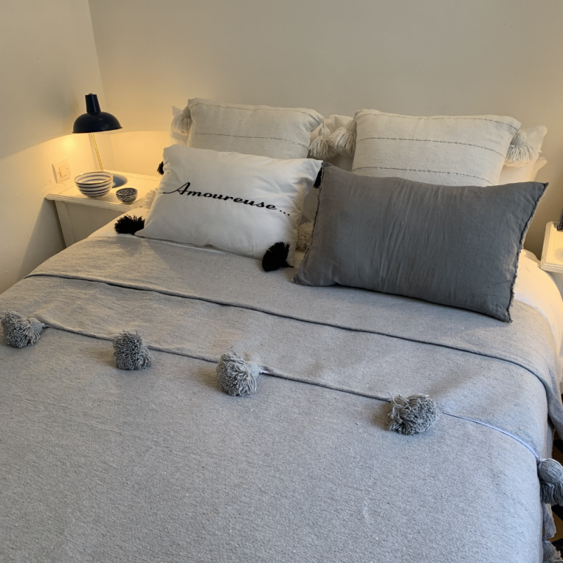 Throw and pillow with pompons - Grey