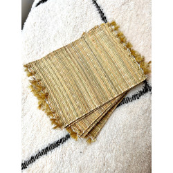 10 gold tassel placemats