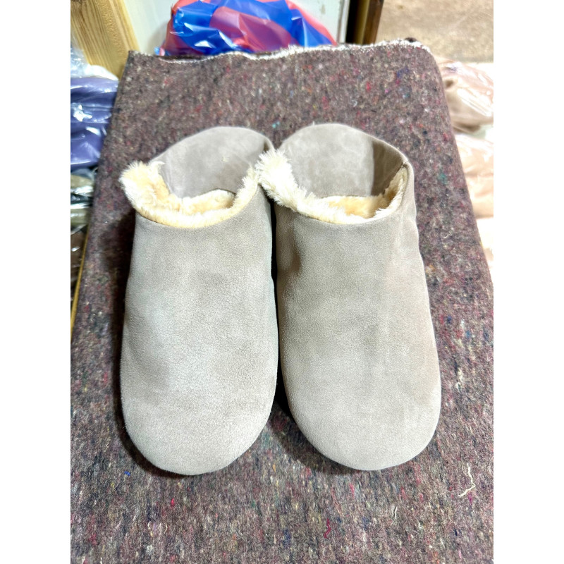 Grey slippers with filling