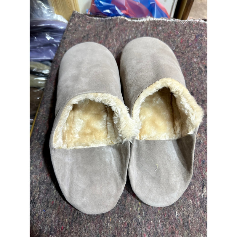 Grey slippers with filling