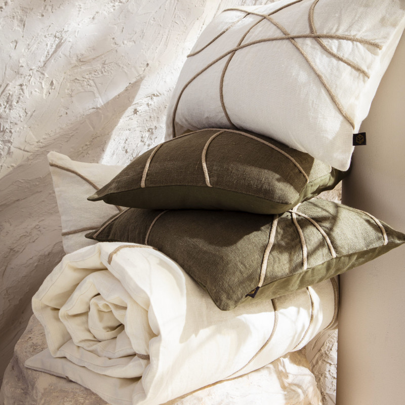 Linen and embroidery cushion - White