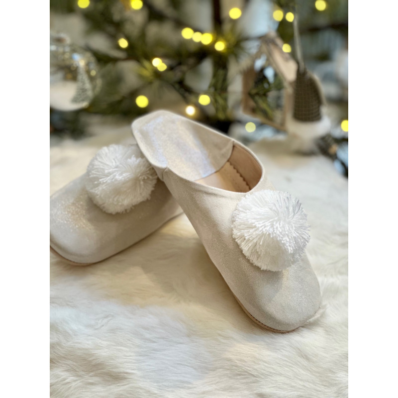 White sequined slippers with white pompom, sizes 26 to 41